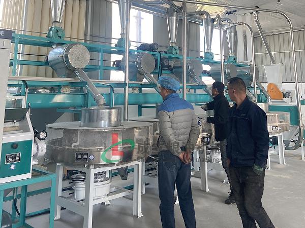 鶴壁客戶訂購4+2組石磨面粉機，運行良好